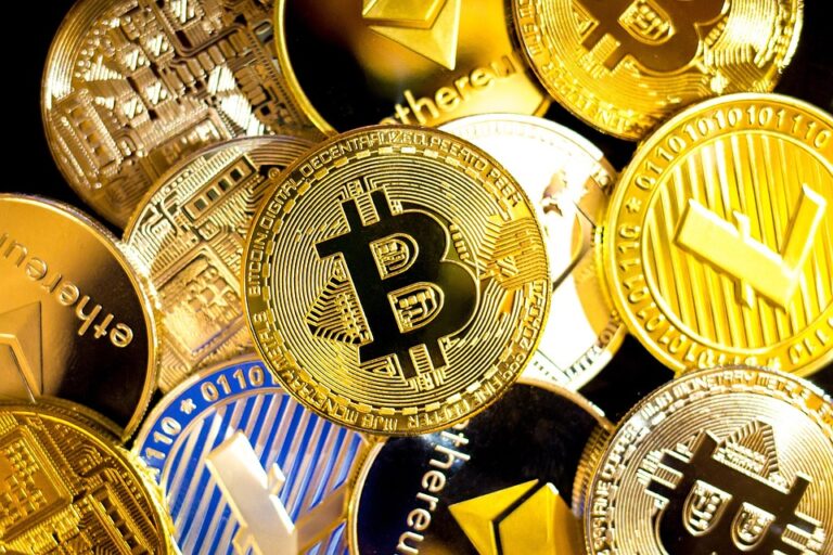 Crypto Market Chart Analysis: Ethereum Holds Trendline, Bitcoin Attempts Recovery from $100K Zone