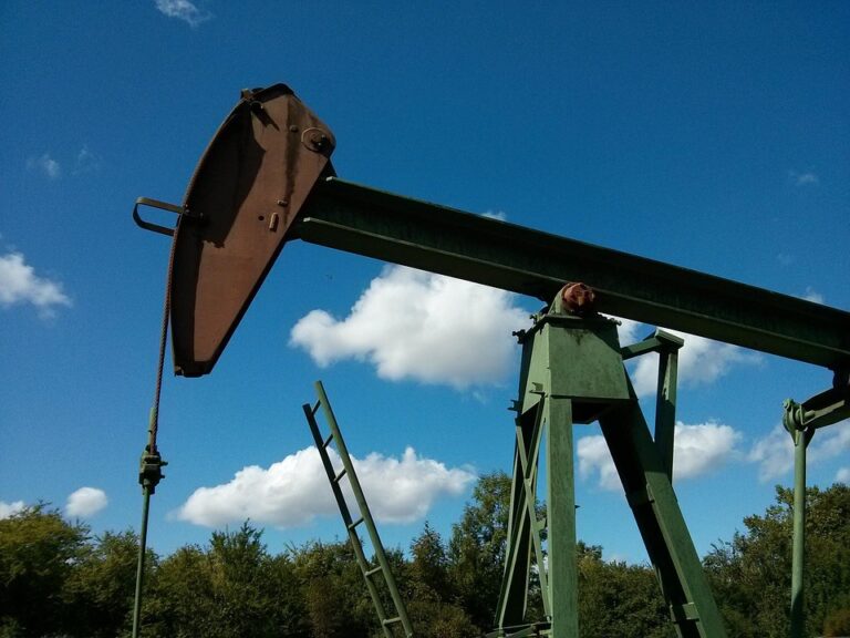 Crude Oil Prices Plummet as Iran Signals De-escalation Amid Ongoing Israel Conflict
