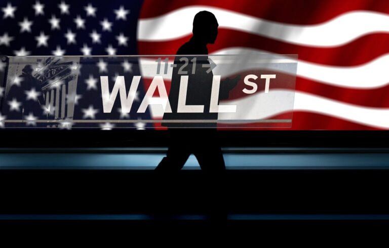 U.S. Futures Flat Ahead of Opening; S&P 500 VIX Slumps 13%, Small Caps Lead Gains
